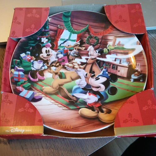 Disney store collectors plate - disney,