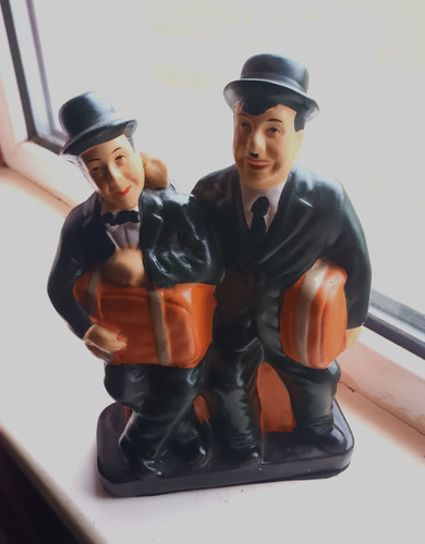 Rare ceramic laurel and hardy - ceramic,