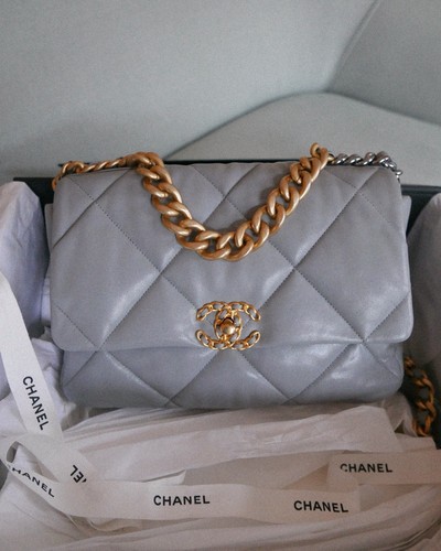 Chanel medium grey quilted - chanel,