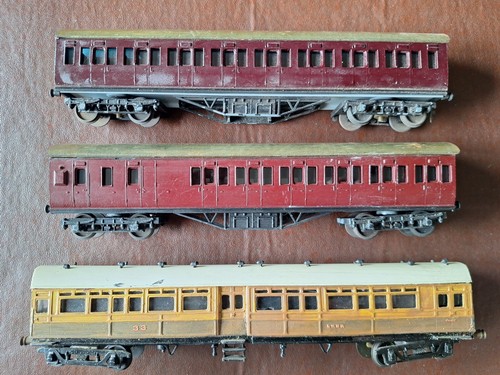 Kit built gauge coaches - built, 3