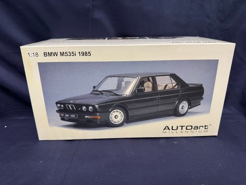 Autoart bmw m535i 1985 - 1/18,