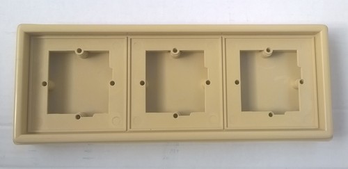 Beige triple socket surface - beige,