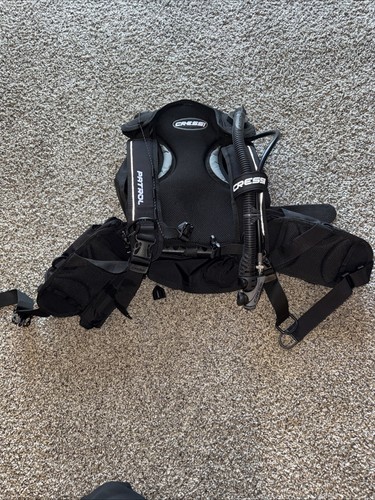 Cressi patrol bcd - back, inflate