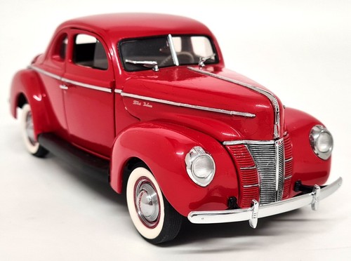 Danbury ford deluxe - 1/24,