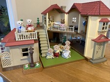 Sylvanian Families Beechwood Hall With 3 Working Lights & Conservatory
