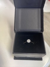 18 Carat gold Solitaire 1 Carat diamond ring 