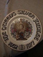 Queens Silver Jubilee Collectors Plate by Reli Washbourne of London 1977