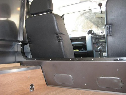 Land rover defender - land, half