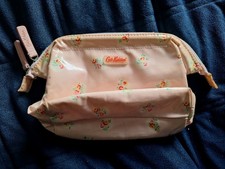 cath kidston toiletry / Makeup