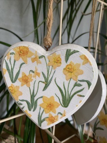 Daffodils heart wooden hanging - daffodils,
