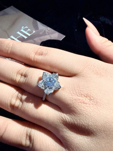 White gold diamond cluster - gold,