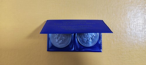 Double crown presentation - double,