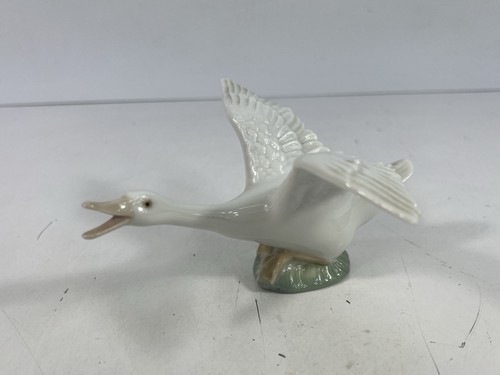 Lladro goose with wings spread - lladro,