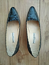 Manolo Blahnik kitten heeled grey leather shoe with pretty scallopped  design