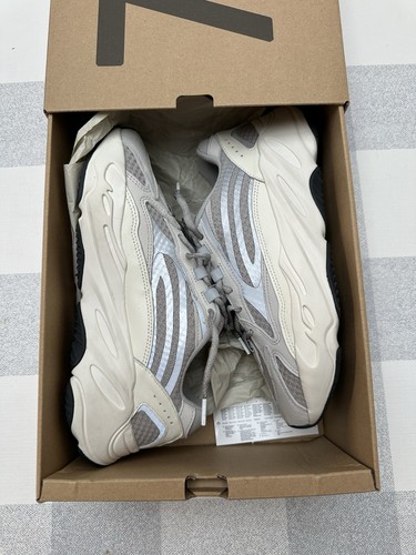 Adidas yeezy 700 - 700, v2