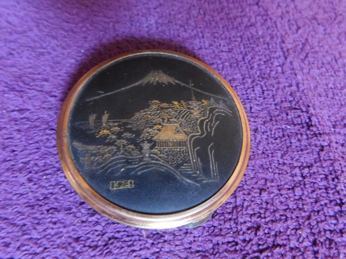 Vintage kigu powder compact - kigu,