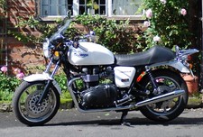Triumph Bonneville SE