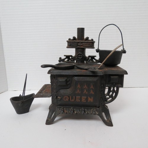 Vintage miniature queen cast - vintage,