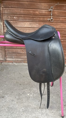 Anky dressage saddle - 17”,