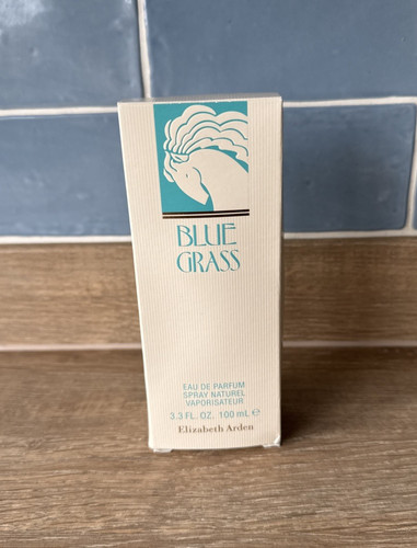Elizabeth arden blue - elizabeth, grass