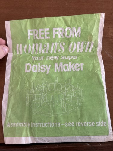 Vintage woman weekly daisy - weekly,