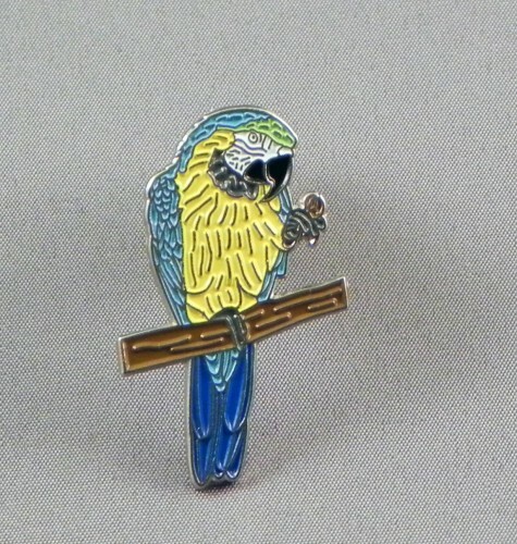 Macaw parrot bird enamel - parrot, pin