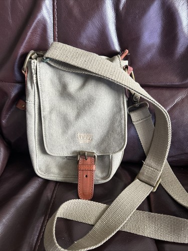 Troop london canvas across - london,
