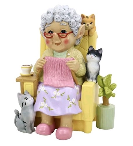Mini grandma armchair gnome - grandma, in