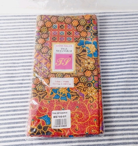 Tiga setangkai fine - tiga, batik
