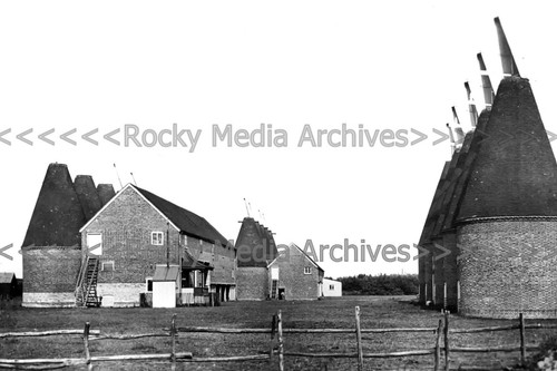 Bcm oast houses - houses,, paddock