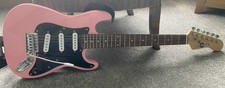 PINK Electric Guitar with Tremolo Arm – Amp and Cables