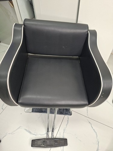 Black white salon styling - &,