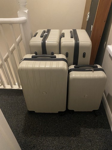Hard shell suitcase - set, 4
