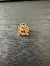 OLD MINIATURE GIRL GUIDES GUIDE - METAL PIN BADGE 