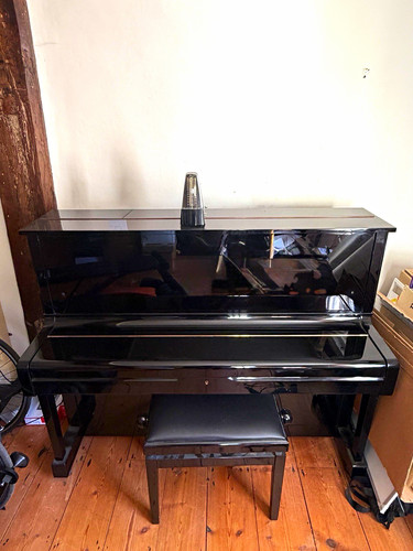 Yamaha upright piano - yamaha, black