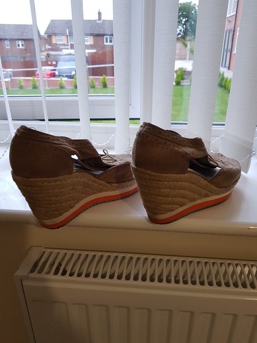 Ladies wedges cut - h, cut-out