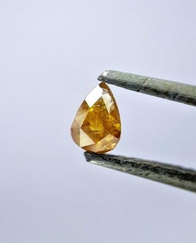 Natural diamond yellowish - natural,