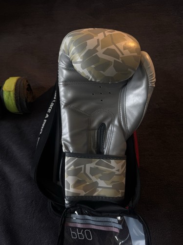 Ufc boxing gloves octagon - boxing,