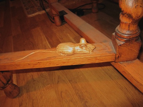 Wood carved mouse oak ideal - in,