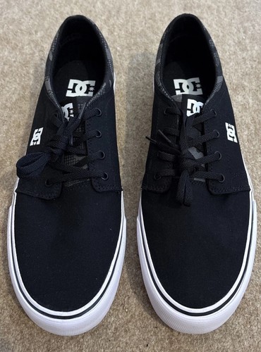 Shoes black brand new - dc,