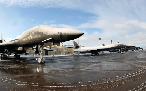 Rockwell lancer aircraft - b,