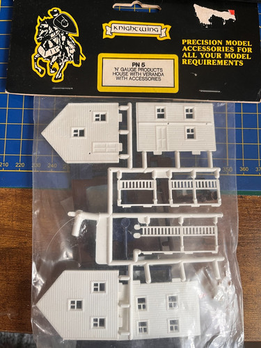 Knightwing n gauge house - ,