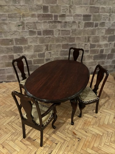 Dolls house scale - 1/12,