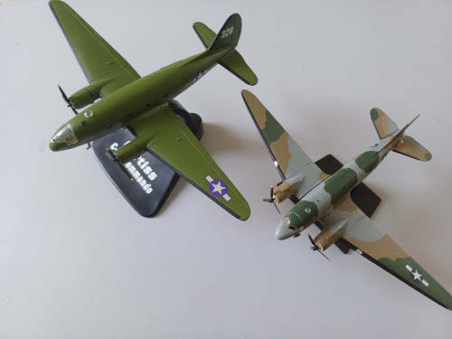 Diecast model aircraft pair - diecast,
