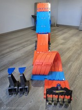 Hot Wheels Track Builder System Race Crate Playset & Hot Wheels Cars Bundle