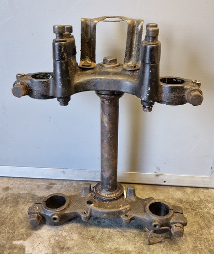 Suzuki ts100er fork yokes - suzuki,