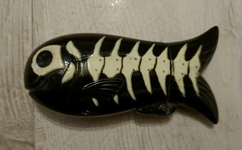 Vintage pylones fish cigarette - pylones,