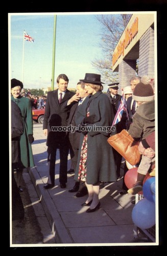R4618 princess diana visits - -,