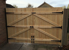 WOODEN DRIVEWAY GATES 8FT WIDE
