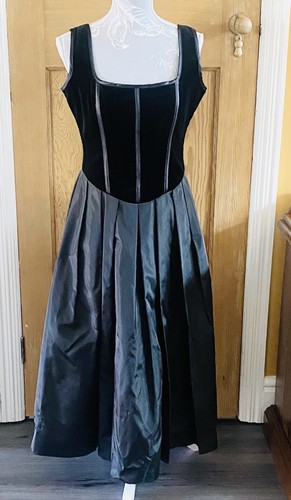 Vintage 1980 black velvet - vintage, 1980’s